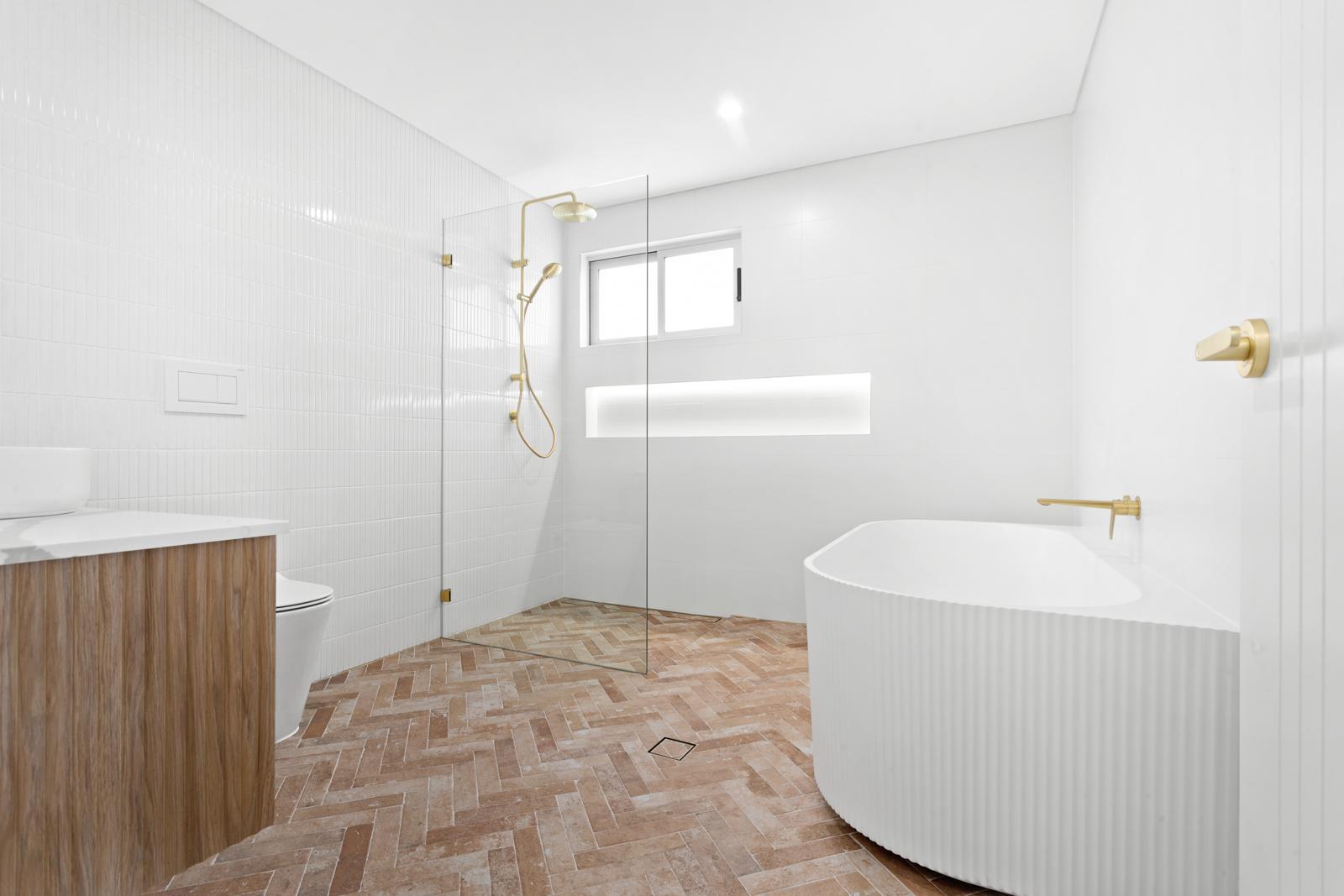 Shower and freestanding bath overview, Malabar
